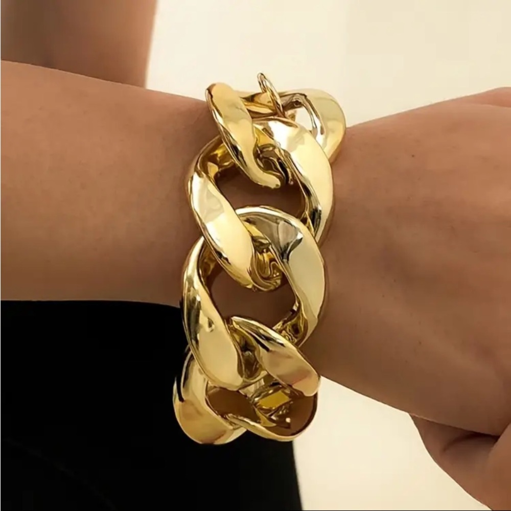 Cuban Chunky Chain Bracelet.
